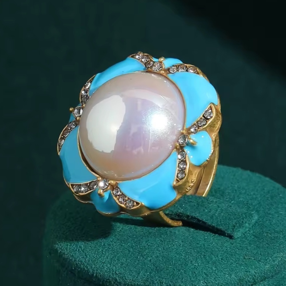 Royal Heirloom Ring Lustrous Pearl in Turquoise Petals & Golden Brilliance - Picture 2 of 8